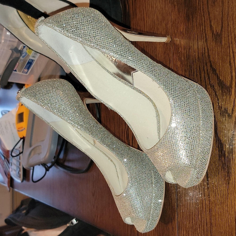Peep toe high heel pumps